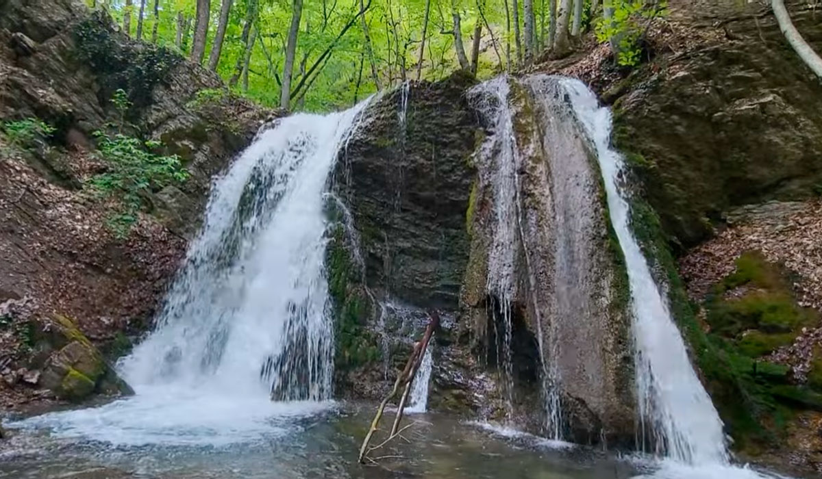 Водопад Головкинского